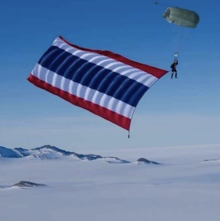 Thai skydiver Dr Thanaborworn Sirikunakornkul carrying Thai flag during Antarctic skydive